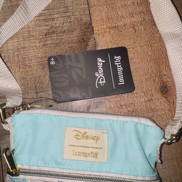 Loungefly Disney Lilo & Stitch Palm Leaves Passport Crossbody Bag nwt - Picture 4 of 7